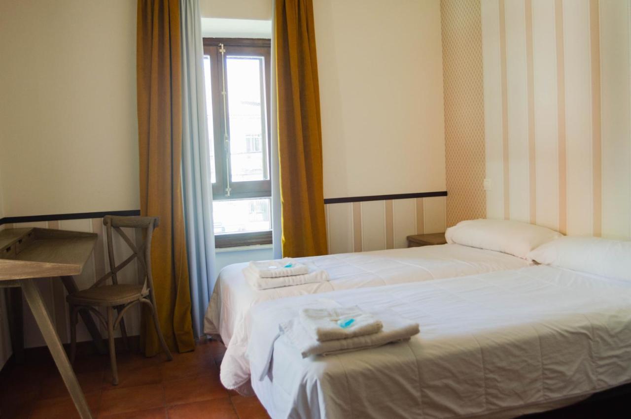 Casa Del Cura Hotell Las Navas del Marqués Exteriör bild